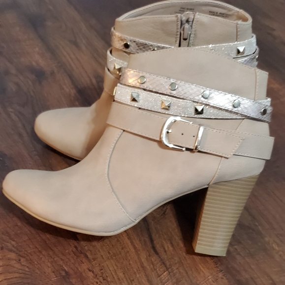 Jennifer Lopez Shoes - JLO  ankle boots size 9.5